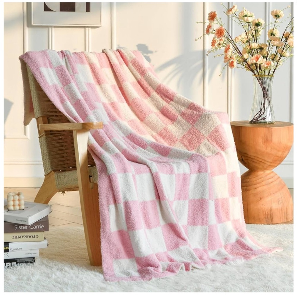 Checkered Microfiber Throw Blanket pink and white. Never been used. 60x80